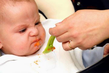 накормить ребенка не ест